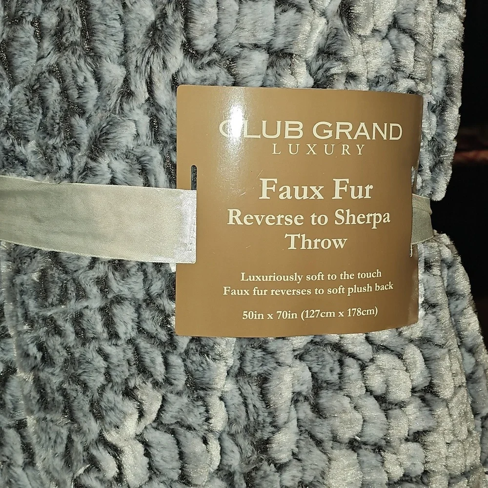 Club Grand Luxury, Faux Fur Reverse To Sherpa Throw, 50X70